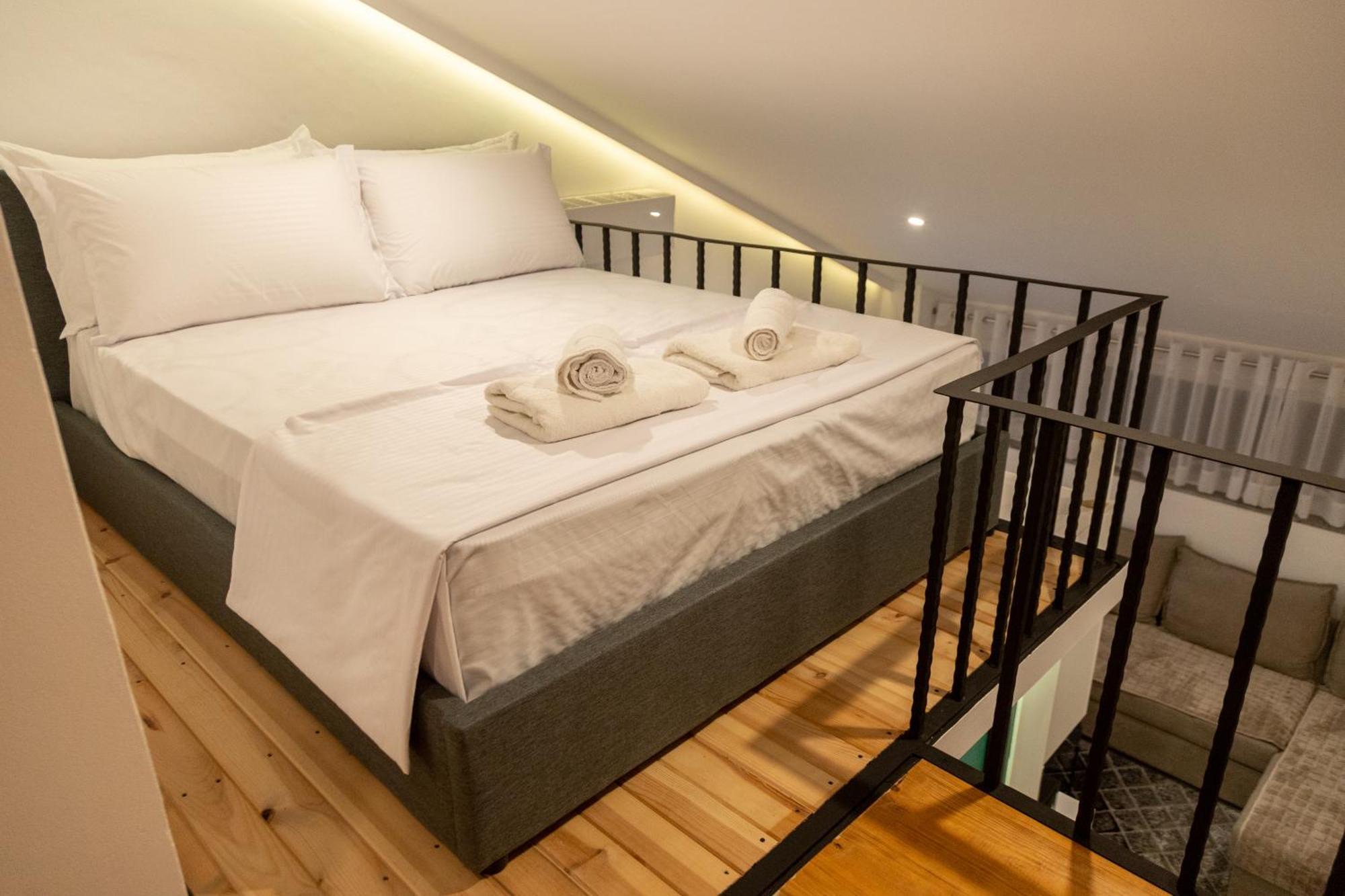 Cozy Loft-Blloku Downtown Hotel Tirana Exterior photo
